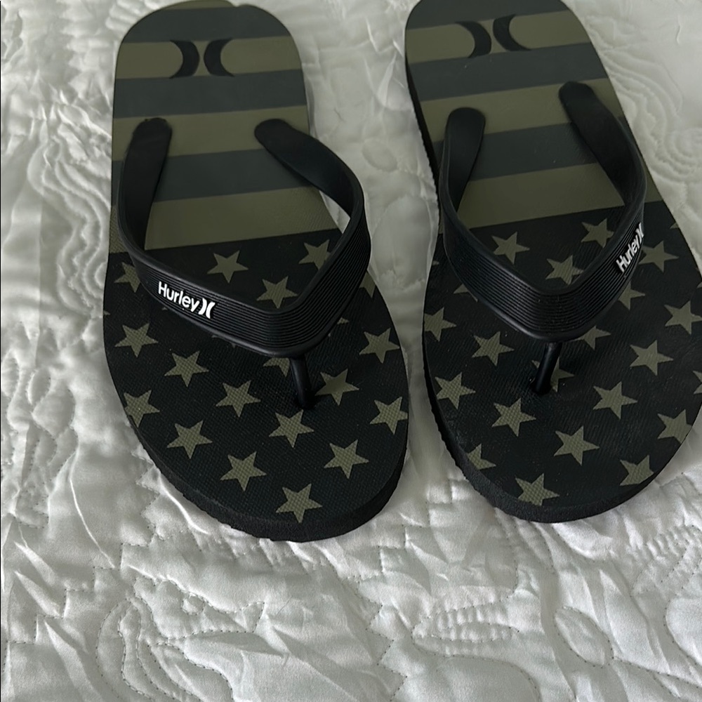 Hurley Star Pattern Flip Flops in Black and Gray